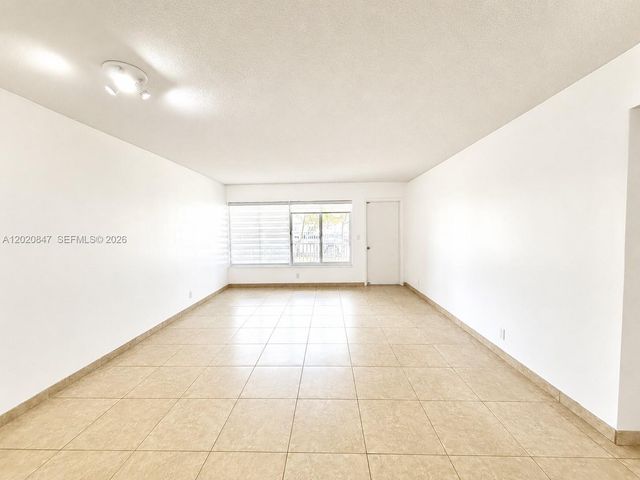 1460 NE 169th St 108, North Miami Beach, FL 33162