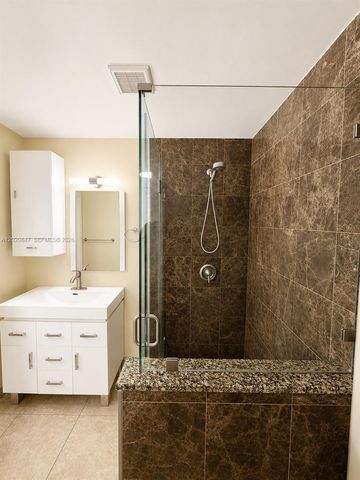 1460 NE 169th St 108, North Miami Beach, FL 33162