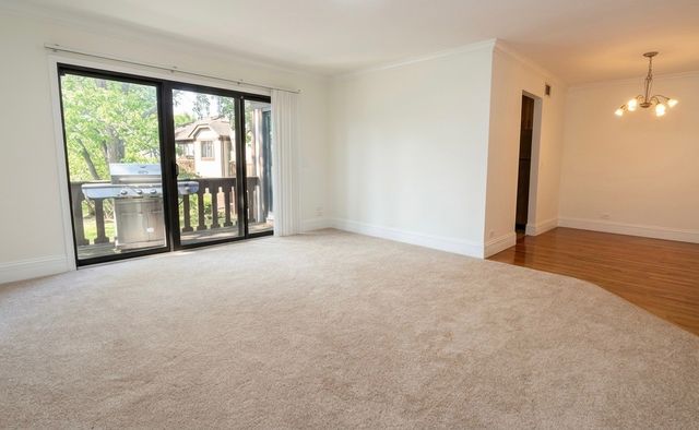 1327 WILLIAMSBURG Drive D2, Schaumburg, IL 60193