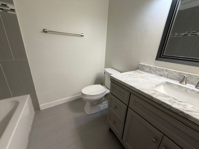 1327 WILLIAMSBURG Drive D2, Schaumburg, IL 60193