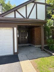 1327 WILLIAMSBURG Drive D2, Schaumburg, IL 60193