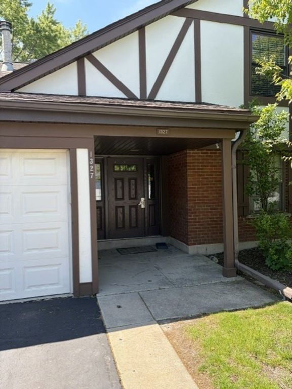 1327 WILLIAMSBURG Drive D2, Schaumburg, IL 60193