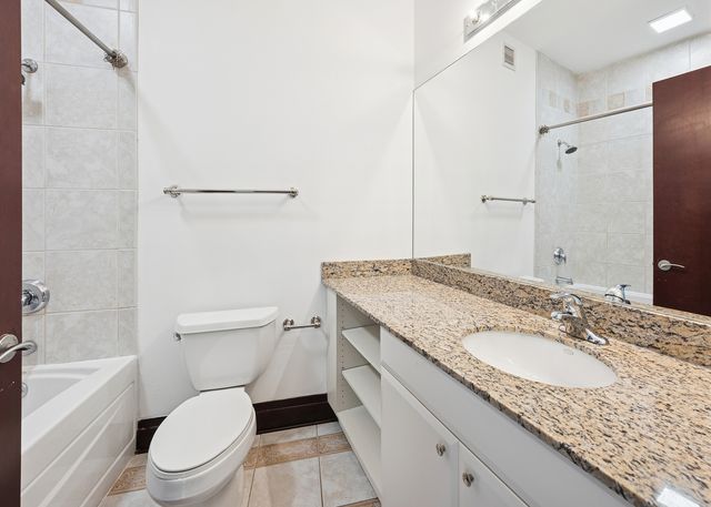 33 W Ontario Street 37ES, Chicago, IL 60610