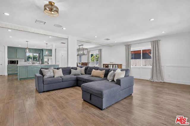 7550 Ruffner Avenue, Van Nuys (los Angeles), CA 91406