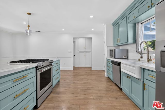 7550 Ruffner Avenue, Van Nuys (los Angeles), CA 91406