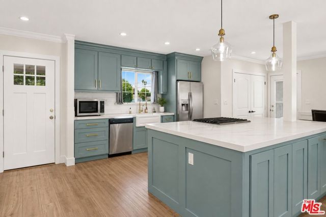 7550 Ruffner Avenue, Van Nuys (los Angeles), CA 91406