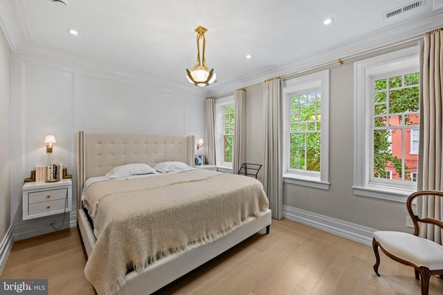 1524 SWANN ST NW, Washington, DC 20009