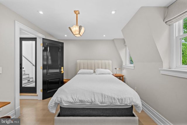 1524 SWANN ST NW, Washington, DC 20009