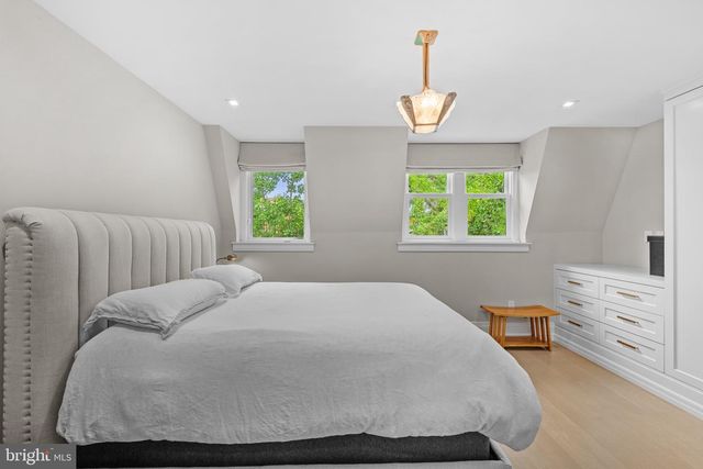 1524 SWANN ST NW, Washington, DC 20009