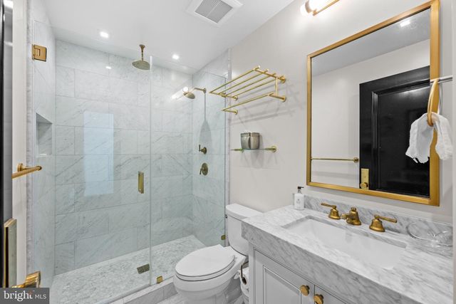 1524 SWANN ST NW, Washington, DC 20009