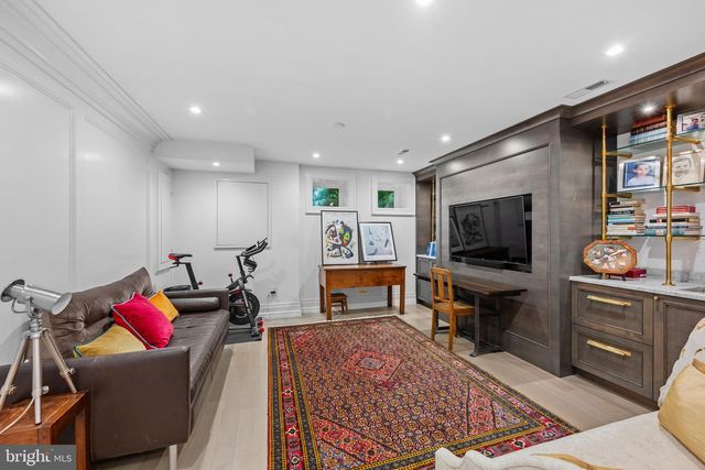 1524 SWANN ST NW, Washington, DC 20009