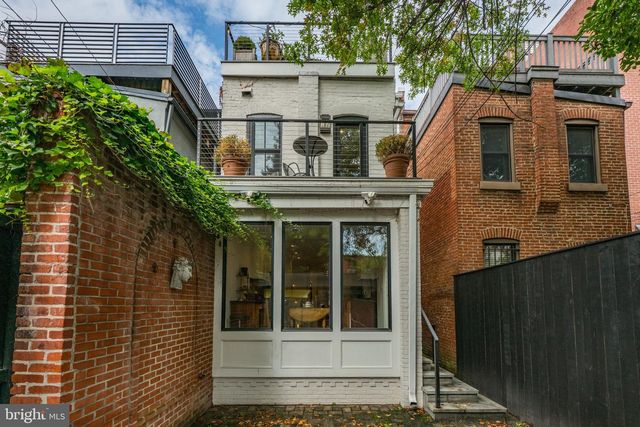 1524 SWANN ST NW, Washington, DC 20009