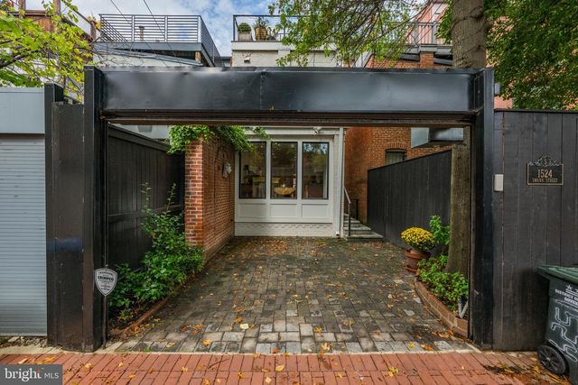 1524 SWANN ST NW, Washington, DC 20009