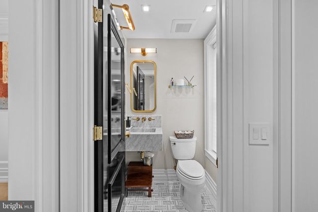 1524 SWANN ST NW, Washington, DC 20009