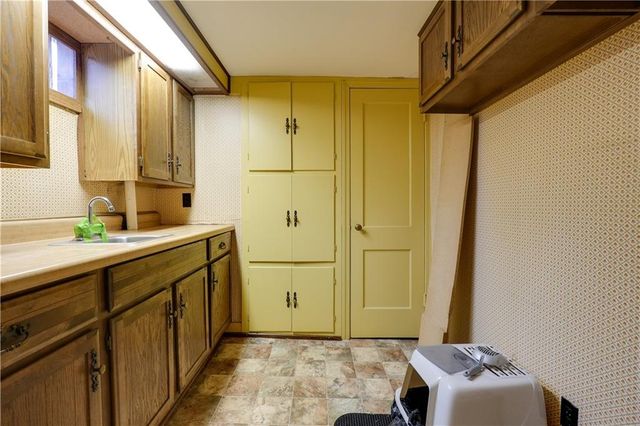 10709 E 27th Terrace S, Independence, MO 64052