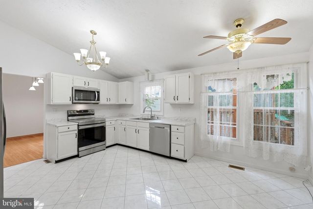 18007 SILVER LEAF DR, Gaithersburg, MD 20877