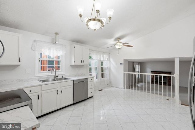 18007 SILVER LEAF DR, Gaithersburg, MD 20877