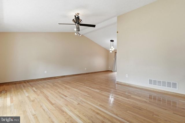18007 SILVER LEAF DR, Gaithersburg, MD 20877