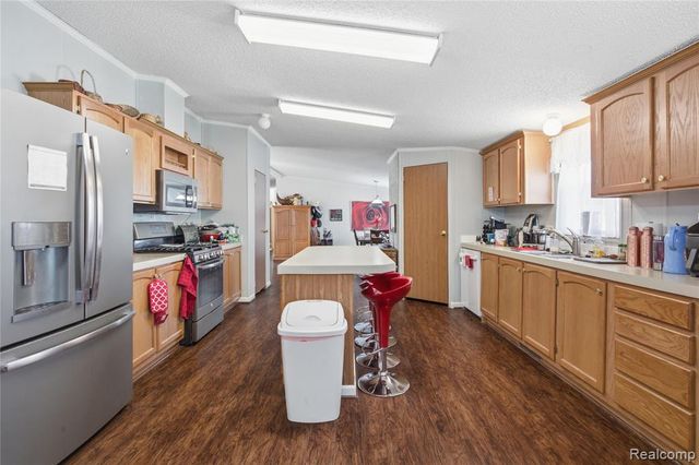 9857 Rembrandt Way, Fenton, MI 48430