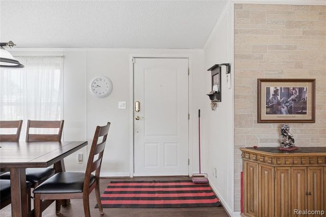 9857 Rembrandt Way, Fenton, MI 48430