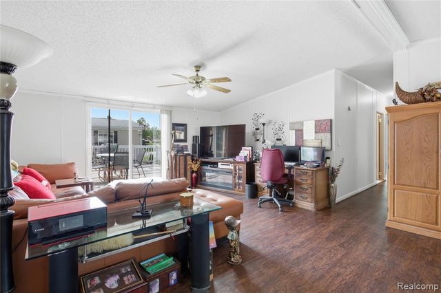 9857 Rembrandt Way, Fenton, MI 48430