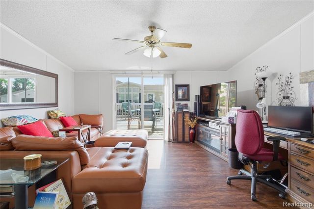 9857 Rembrandt Way, Fenton, MI 48430