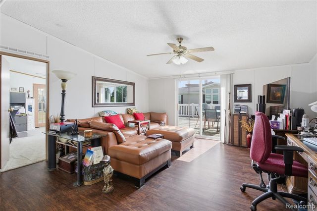 9857 Rembrandt Way, Fenton, MI 48430