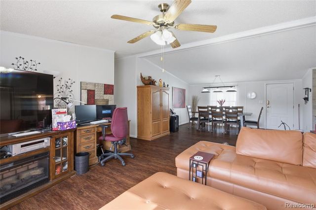 9857 Rembrandt Way, Fenton, MI 48430