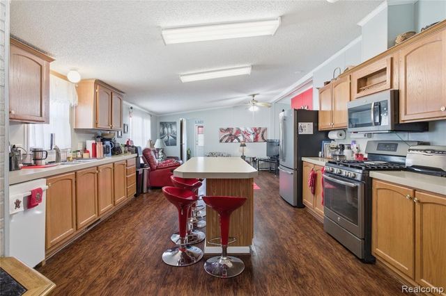 9857 Rembrandt Way, Fenton, MI 48430