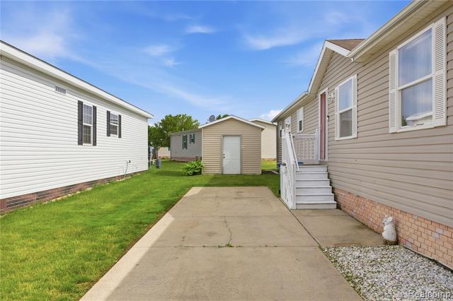9857 Rembrandt Way, Fenton, MI 48430