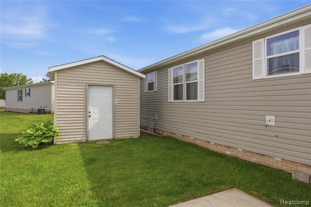 9857 Rembrandt Way, Fenton, MI 48430