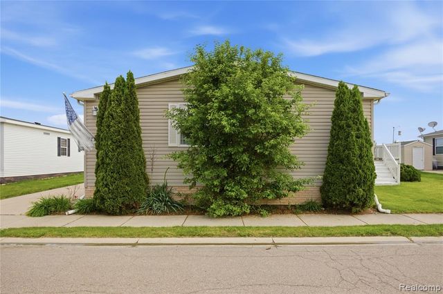 9857 Rembrandt Way, Fenton, MI 48430