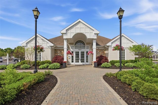 9857 Rembrandt Way, Fenton, MI 48430