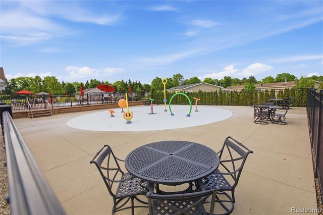 9857 Rembrandt Way, Fenton, MI 48430