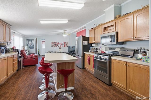9857 Rembrandt Way, Fenton, MI 48430