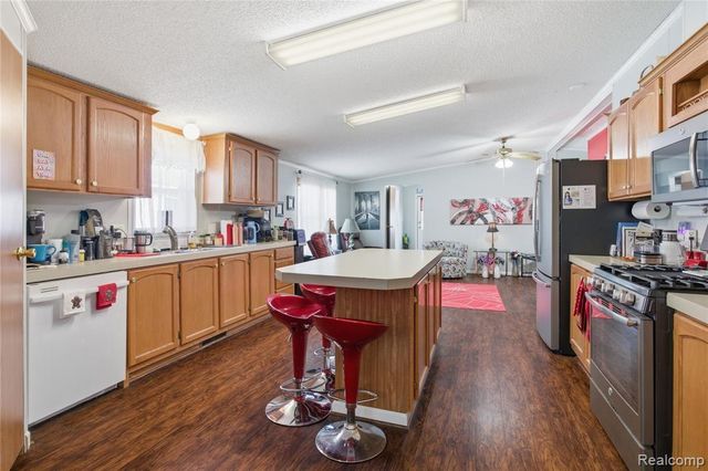 9857 Rembrandt Way, Fenton, MI 48430