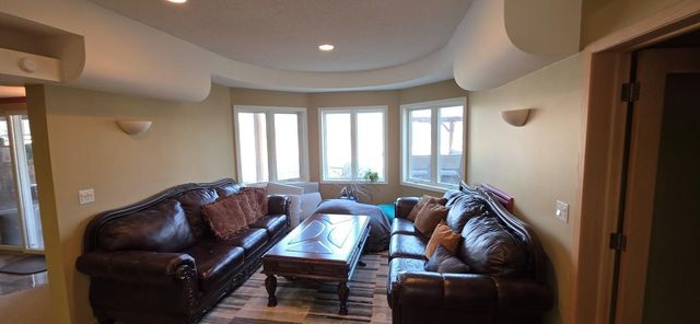 171 Red Oaks Drive, Vadnais Heights, MN 55127