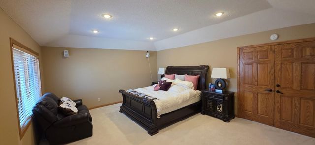 171 Red Oaks Drive, Vadnais Heights, MN 55127