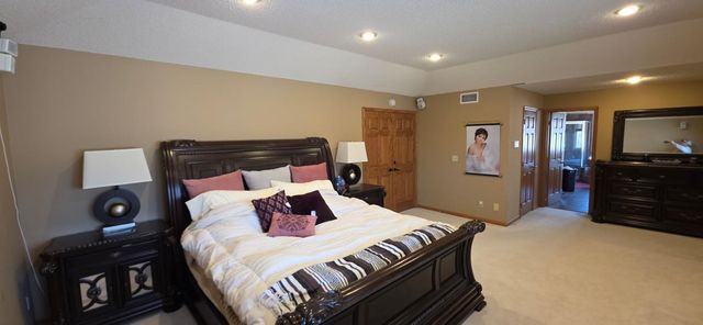 171 Red Oaks Drive, Vadnais Heights, MN 55127