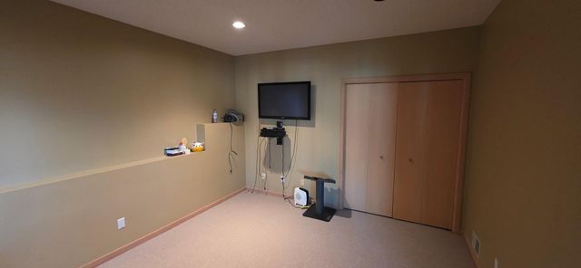 171 Red Oaks Drive, Vadnais Heights, MN 55127