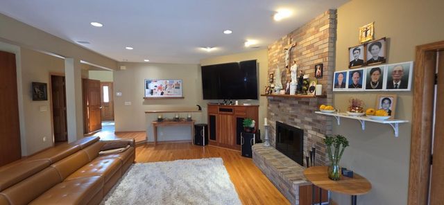 171 Red Oaks Drive, Vadnais Heights, MN 55127