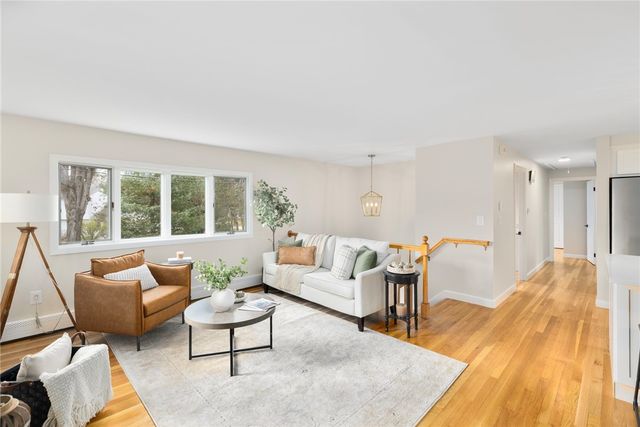 7 Cheshire Drive, Barrington, RI 02806