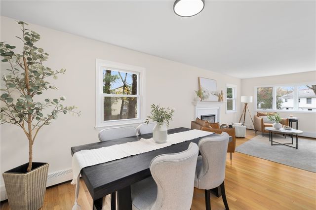 7 Cheshire Drive, Barrington, RI 02806