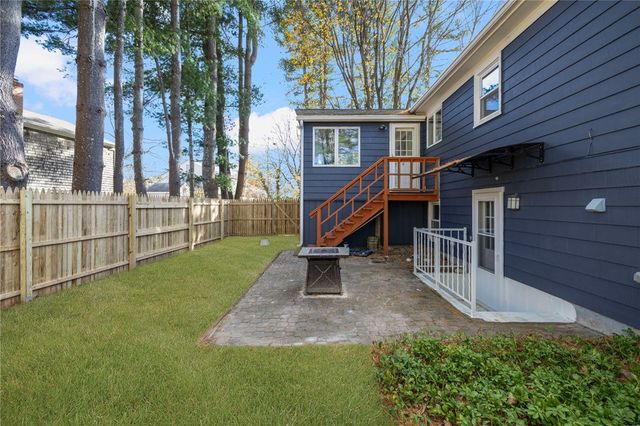 7 Cheshire Drive, Barrington, RI 02806