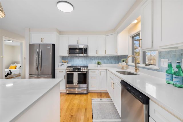 7 Cheshire Drive, Barrington, RI 02806