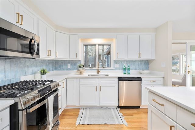 7 Cheshire Drive, Barrington, RI 02806