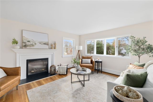 7 Cheshire Drive, Barrington, RI 02806