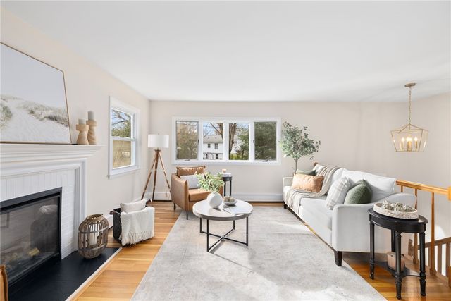 7 Cheshire Drive, Barrington, RI 02806