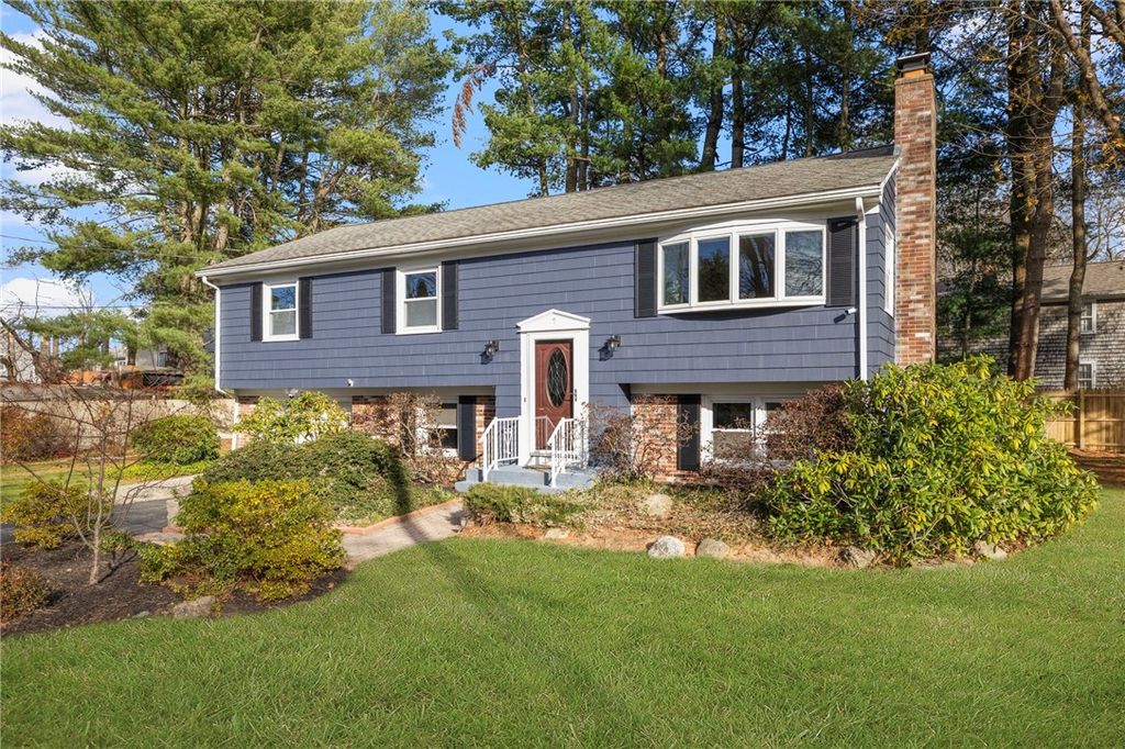 7 Cheshire Drive, Barrington, RI 02806