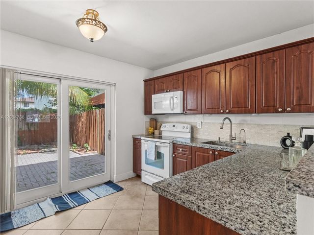 560 NW 82nd Place 306, Miami, FL 33126